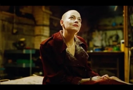 Bugonia: Distopía ensimismada